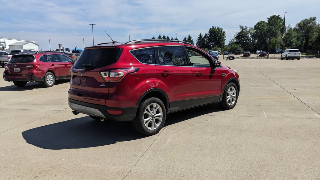 Certified 2018 Ford Escape SE FWD image 3