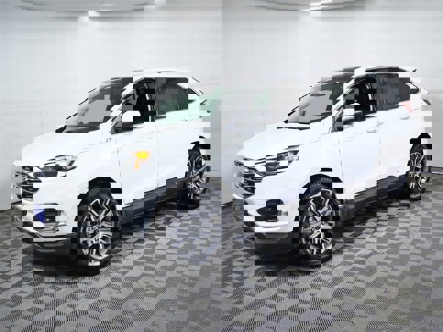 Certified 2023 Ford Edge Titanium w/ Class II Trailer Tow Package image 5