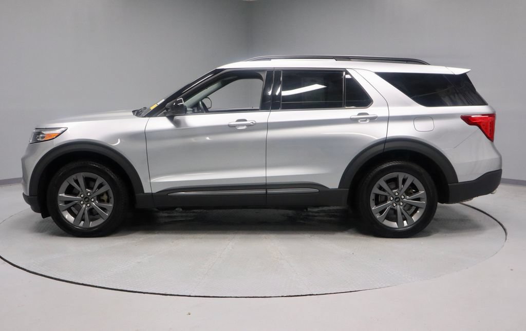 Certified 2023 Ford Explorer XLT w/ Equipment Group 202A AWD/4WD image 8