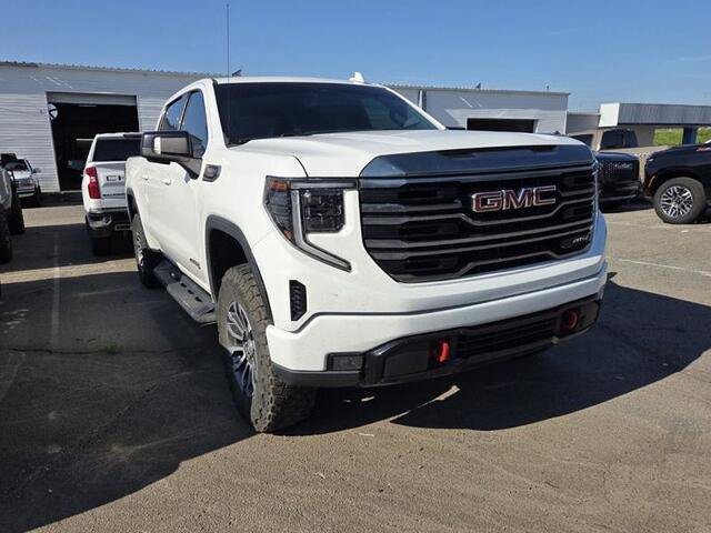 Used 2022 GMC Sierra 1500 AT4 AWD/4WD image 2