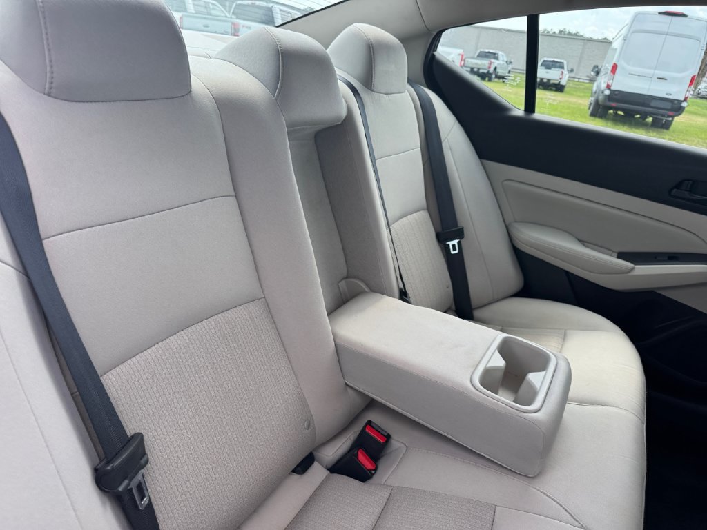 Used 2025 Nissan Altima 2.5 SV FWD image 29