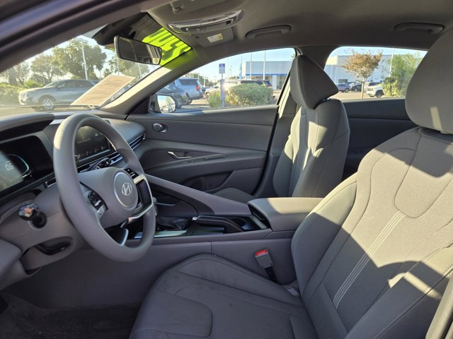 Used 2025 Hyundai Elantra SE FWD image 26