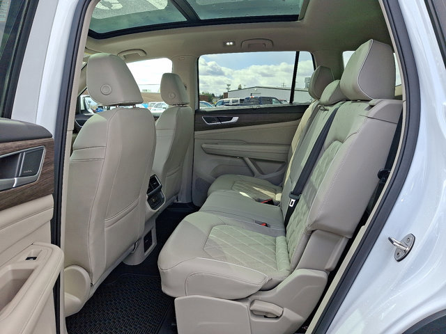 Used 2024 Volkswagen Atlas SEL Premium R-Line image 10