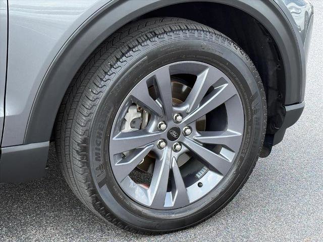 Certified 2023 Ford Explorer XLT w/ Equipment Group 202A AWD/4WD image 9