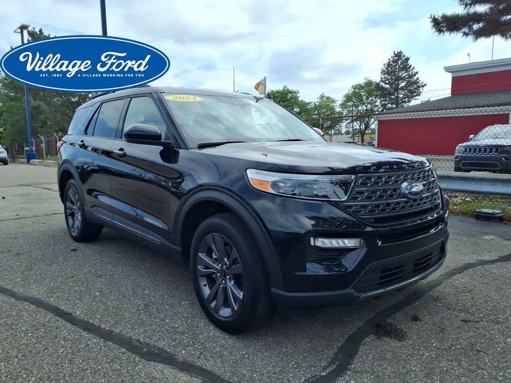 Certified 2024 Ford Explorer XLT w/ Equipment Group 202A AWD/4WD image 4