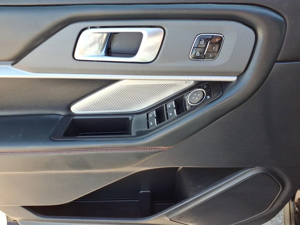 Certified 2025 Ford Explorer ST RWD image 17