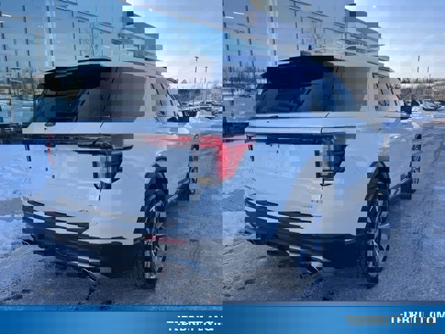 Certified 2025 Ford Explorer Platinum w/ Ultimate Package image 8