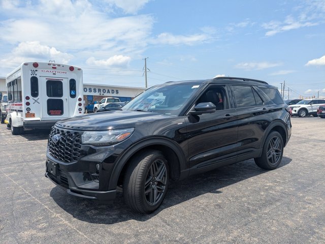 Certified 2025 Ford Explorer ST-Line w/ Premium Package AWD/4WD image 4