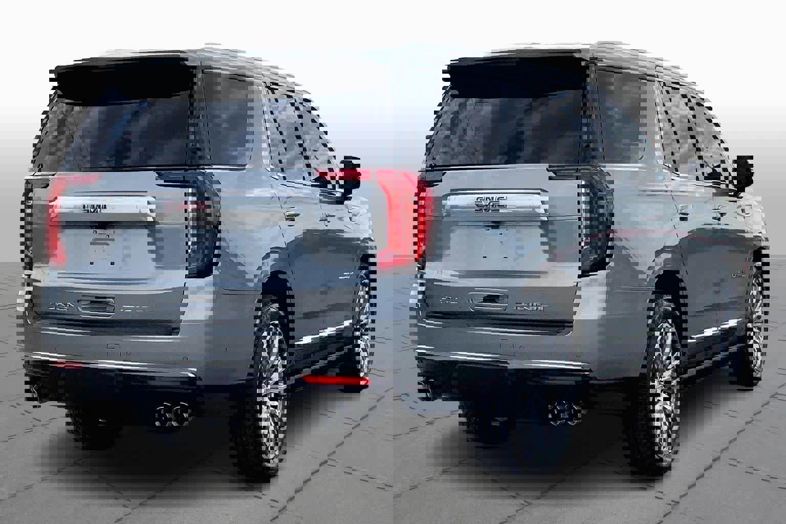 Used 2024 GMC Yukon Denali w/ Advanced Technology Package image 4