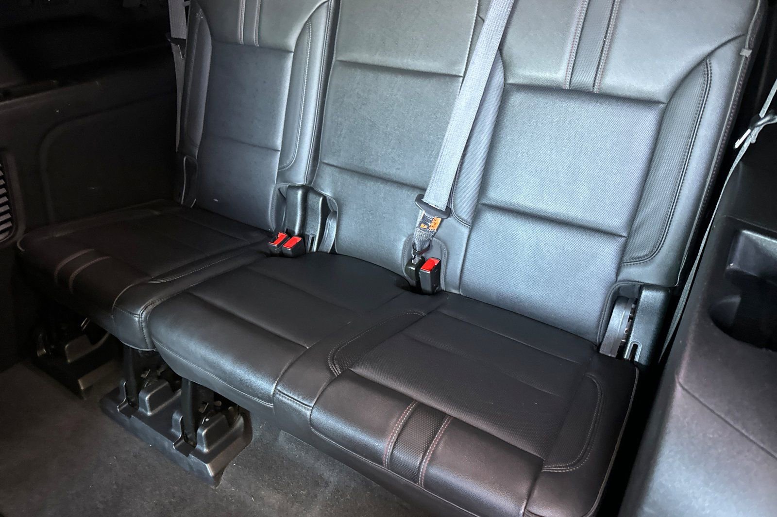 Used 2021 Chevrolet Suburban RST w/ Luxury Package AWD/4WD image 15