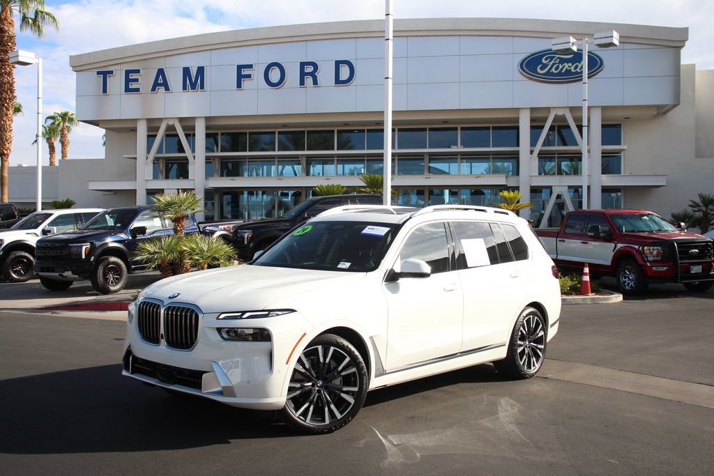 Used 2024 BMW X7 xDrive40i w/ Premium Package AWD/4WD image 2