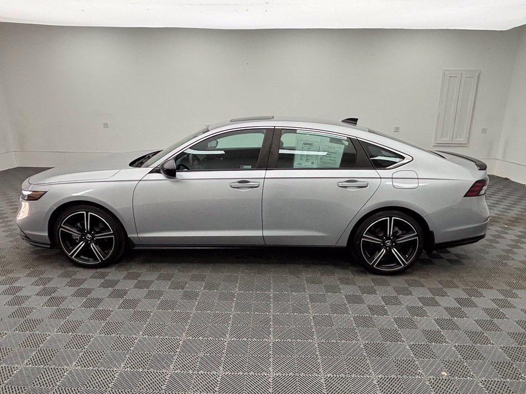 Used 2024 Honda Accord Sport image 12