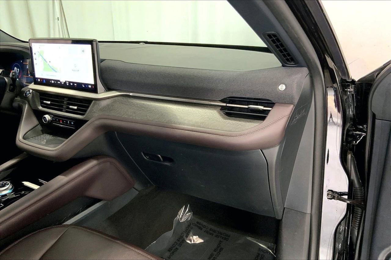 Certified 2025 Ford Explorer Platinum RWD image 16