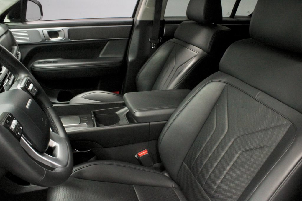 Used 2025 Hyundai Santa Fe SEL FWD image 24