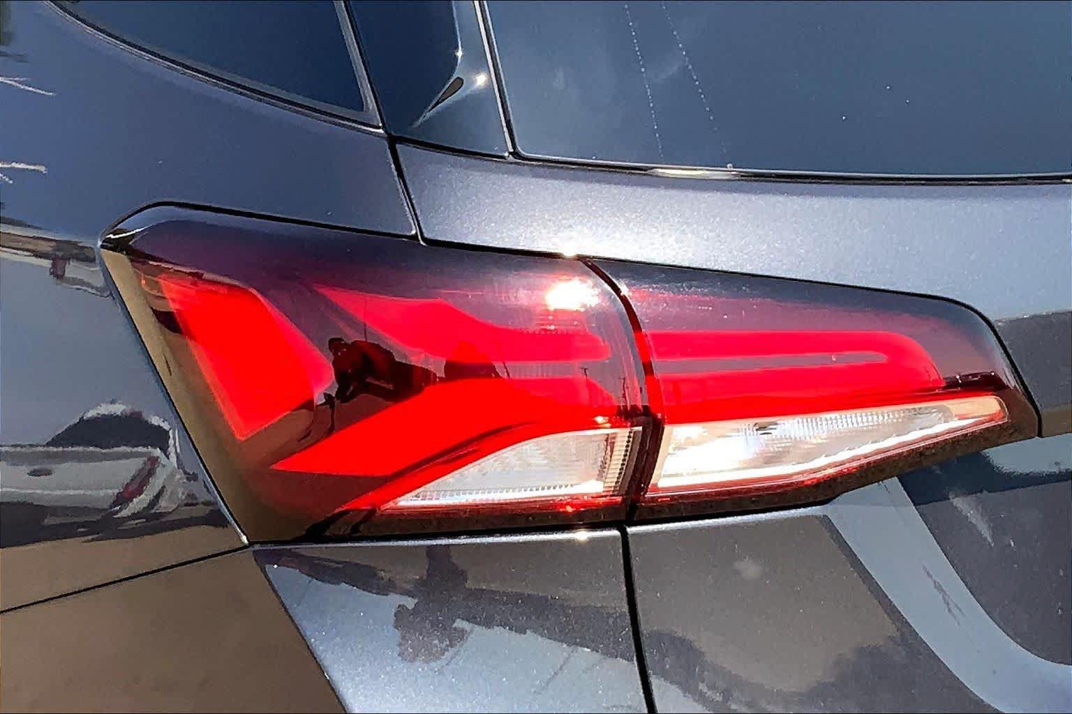 Used 2022 Chevrolet Equinox RS w/ RS Leather Package FWD image 29