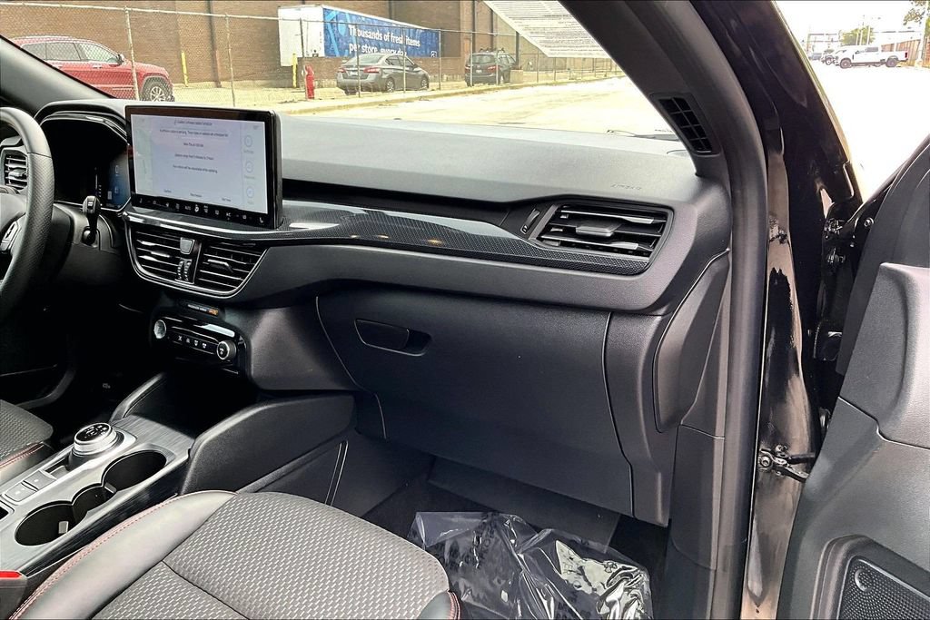 Certified 2024 Ford Escape ST-Line w/ Tech Pack #1 AWD/4WD image 15