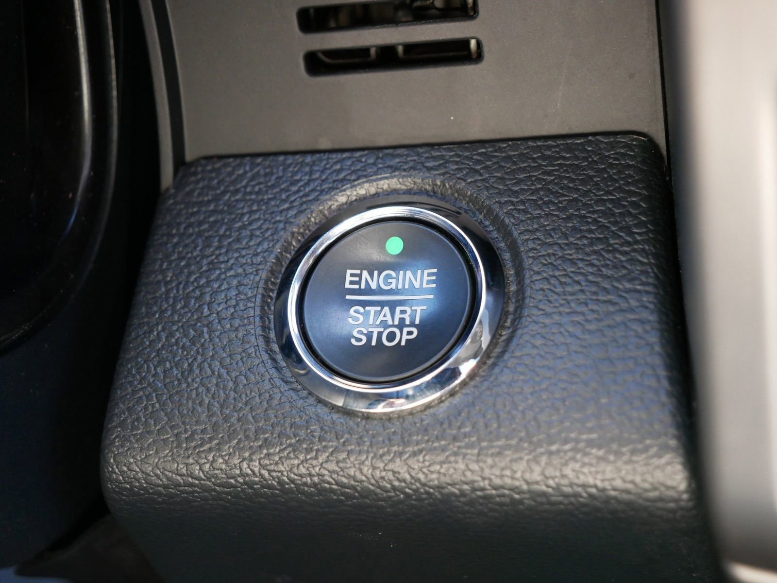 Certified 2022 Ford F250 Platinum w/ FX4 Off-Road Package image 32