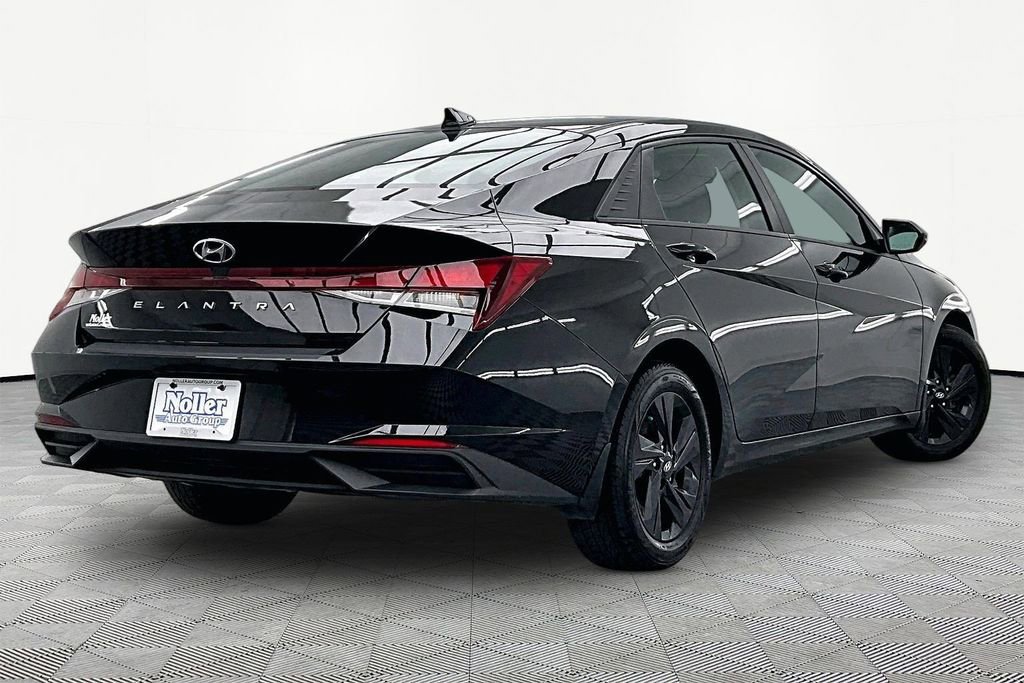 Used 2022 Hyundai Elantra SEL FWD image 2