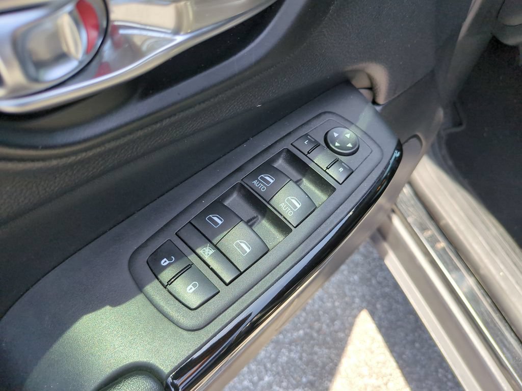 Used 2023 Jeep Cherokee Altitude Lux AWD/4WD image 17