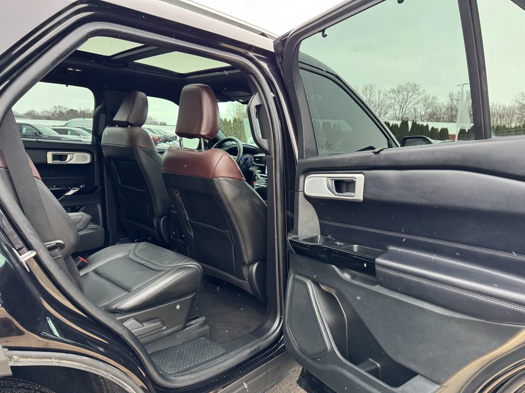 Certified 2022 Ford Explorer Platinum w/ Equipment Group 601A AWD/4WD image 19
