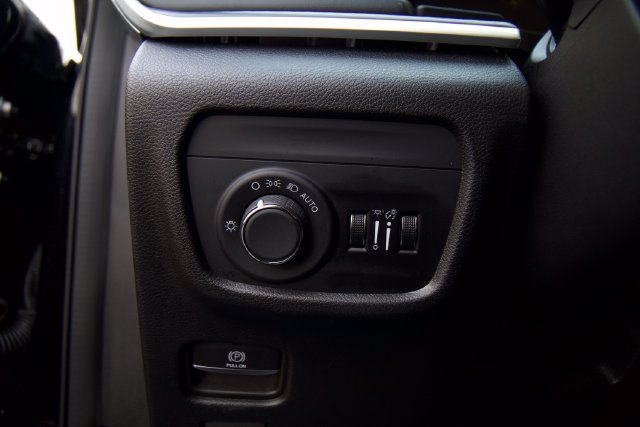 Used 2024 Jeep Grand Cherokee L Laredo RWD image 17