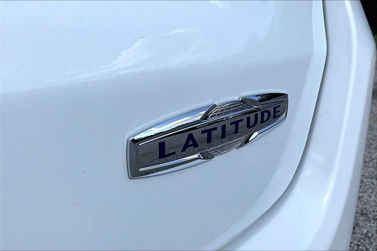 Used 2024 Jeep Compass Latitude AWD/4WD image 10