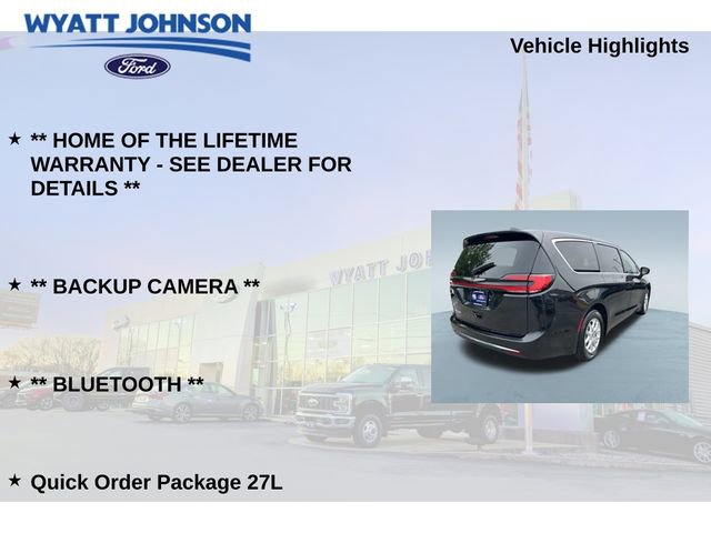 Used 2023 Chrysler Pacifica Touring-L FWD image 5