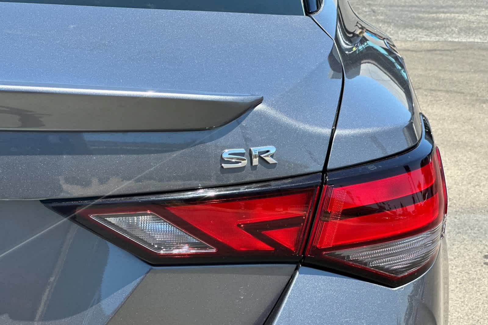 Used 2023 Nissan Sentra SR w/ SR Premium Package FWD image 27