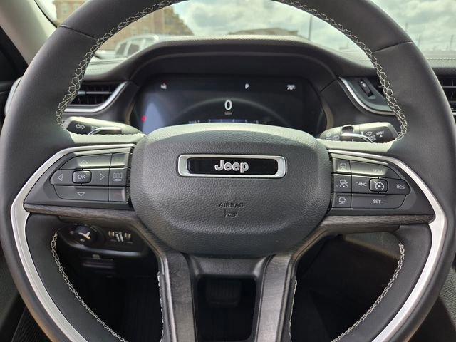 Used 2023 Jeep Grand Cherokee L Limited image 24