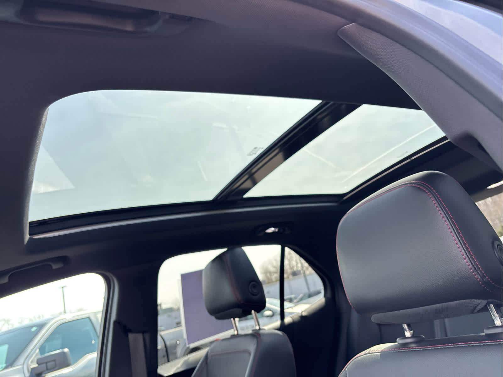 Used 2023 Chevrolet Equinox RS w/ RS Leather Package image 12