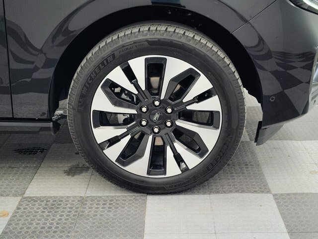 Certified 2025 Ford Expedition Platinum w/ Driver's Package AWD/4WD image 21