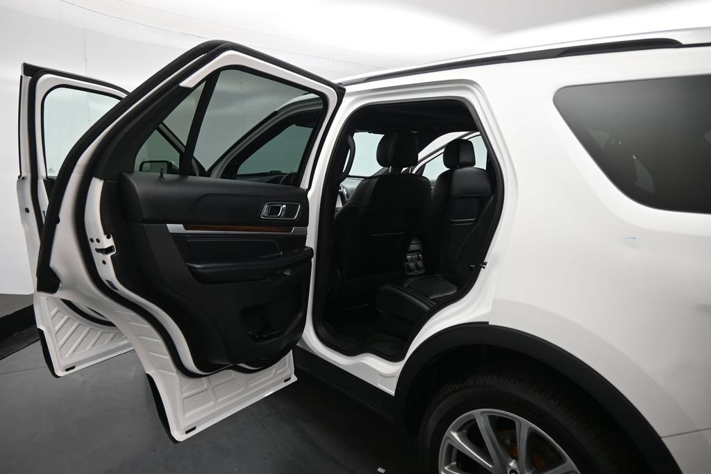Certified 2017 Ford Explorer Limited FWD image 18
