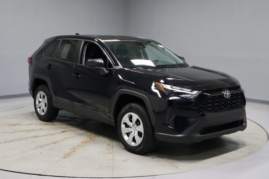 Used 2023 Toyota RAV4 LE AWD/4WD image 7