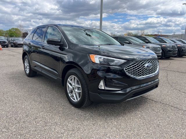 Certified 2024 Ford Edge SEL w/ Convenience Package AWD/4WD image 3