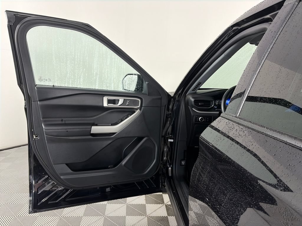 Certified 2023 Ford Explorer XLT w/ Equipment Group 202A AWD/4WD image 10