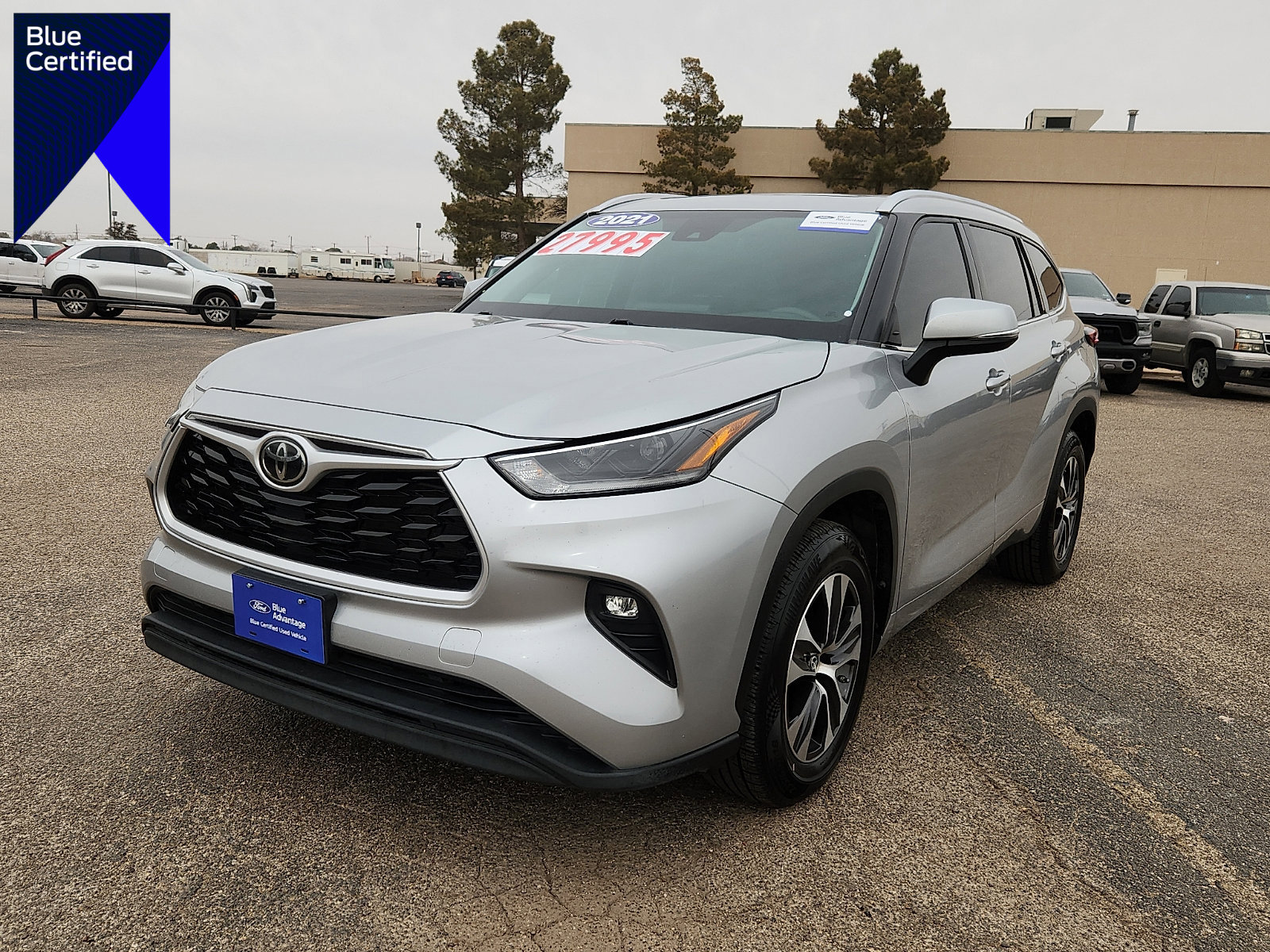 Used 2021 Toyota Highlander XLE image 1