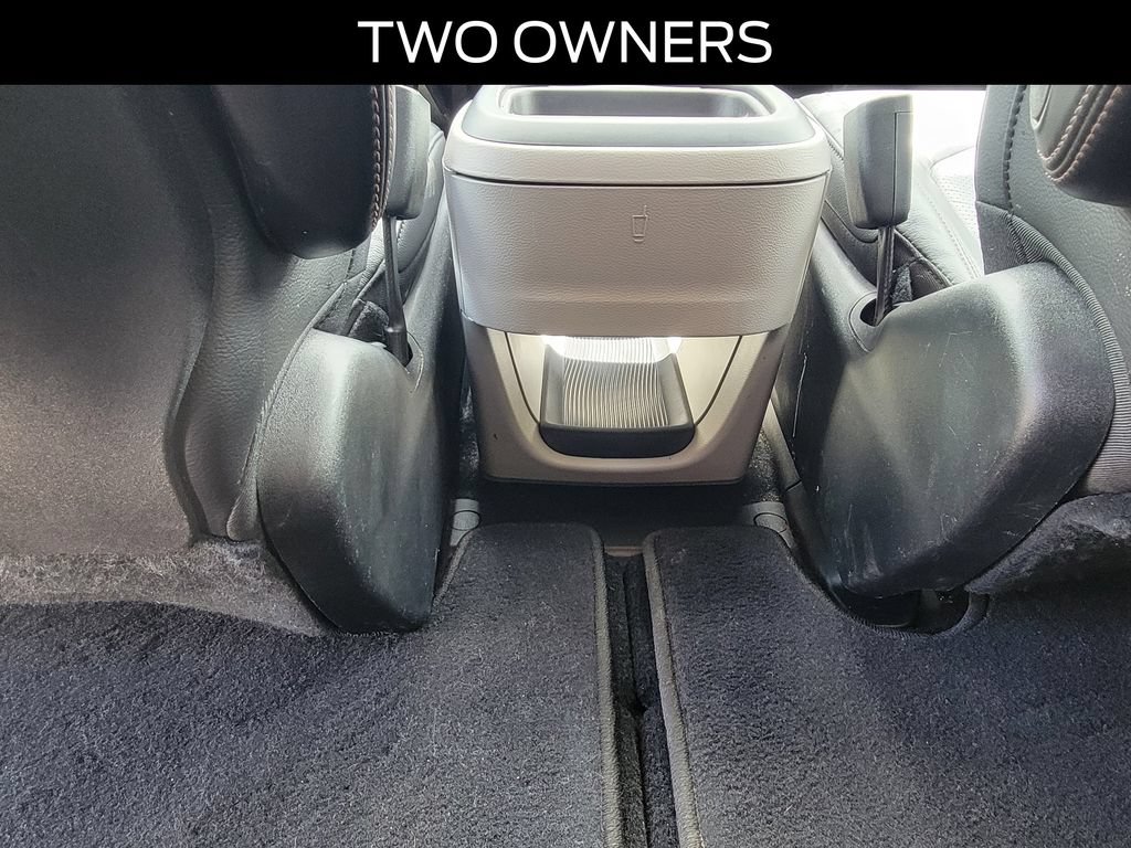Used 2019 Chrysler Pacifica Touring-L FWD image 11