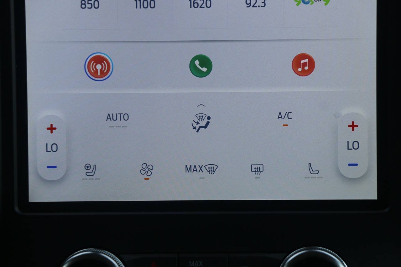 Certified 2024 Ford Edge Titanium AWD/4WD image 23