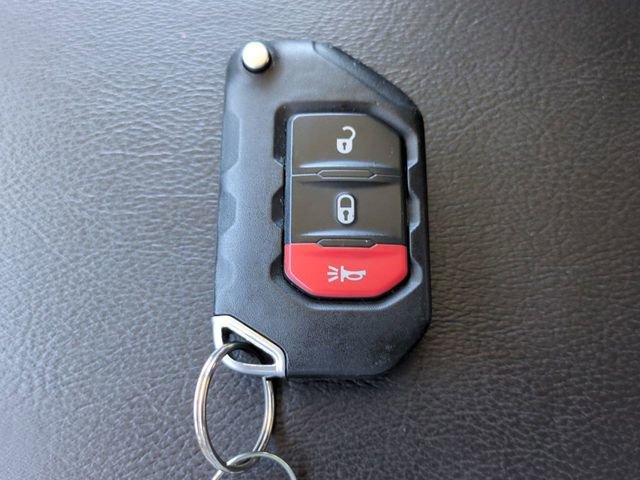 Used 2022 Jeep Wrangler Unlimited Sahara w/ Safety Group image 27