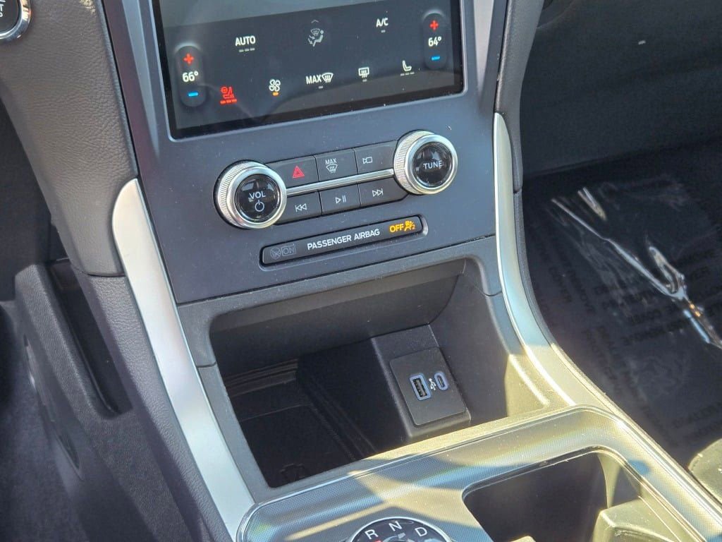 Certified 2024 Ford Edge ST-Line w/ Class II Trailer Tow Package image 28