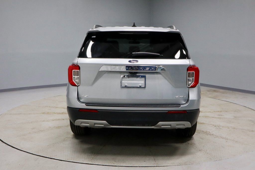 Certified 2022 Ford Explorer XLT w/ Equipment Group 202A image 4