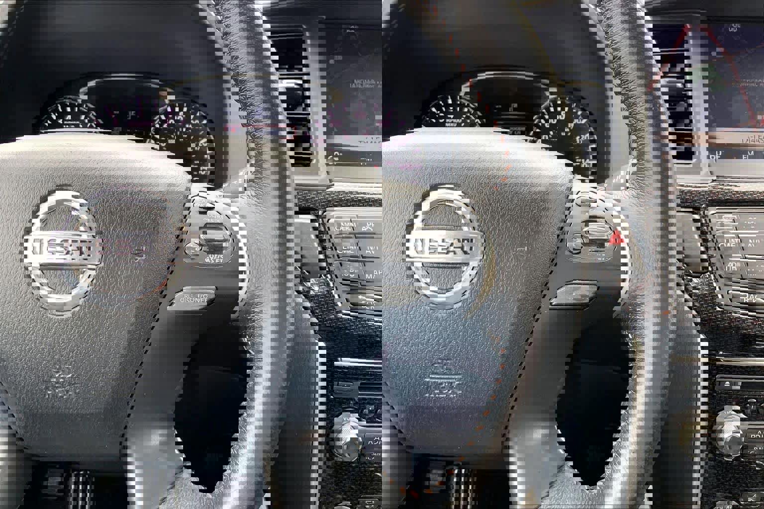 Used 2020 Nissan Pathfinder SL image 25