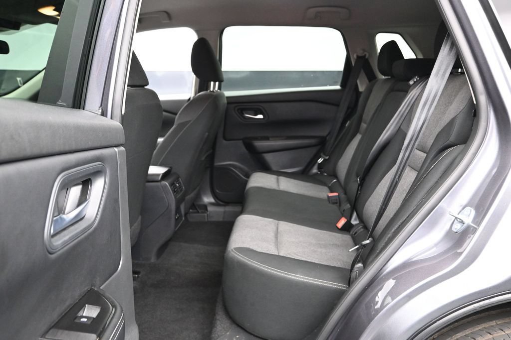 Used 2025 Nissan Rogue SV AWD/4WD image 16
