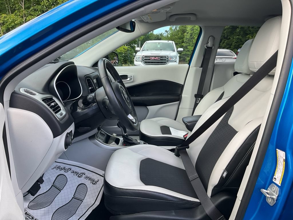 Used 2019 Jeep Compass Latitude w/ Popular Equipment Group FWD image 16