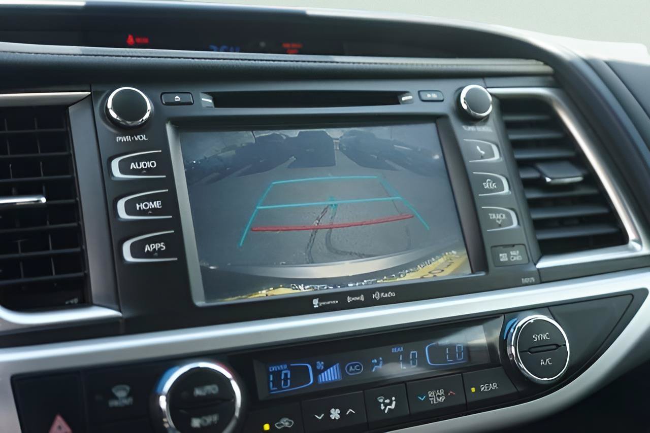 Used 2017 Toyota Highlander XLE FWD image 28