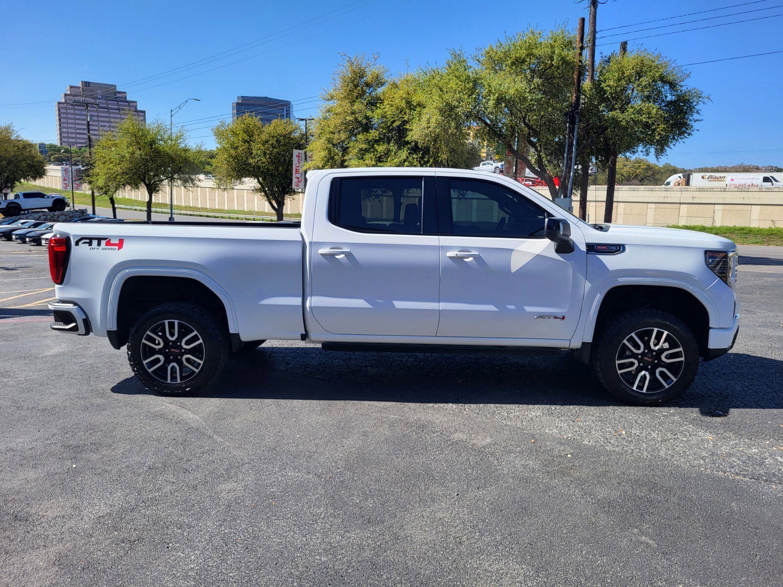 Used 2022 GMC Sierra 1500 AT4 w/ AT4 Premium Package image 2