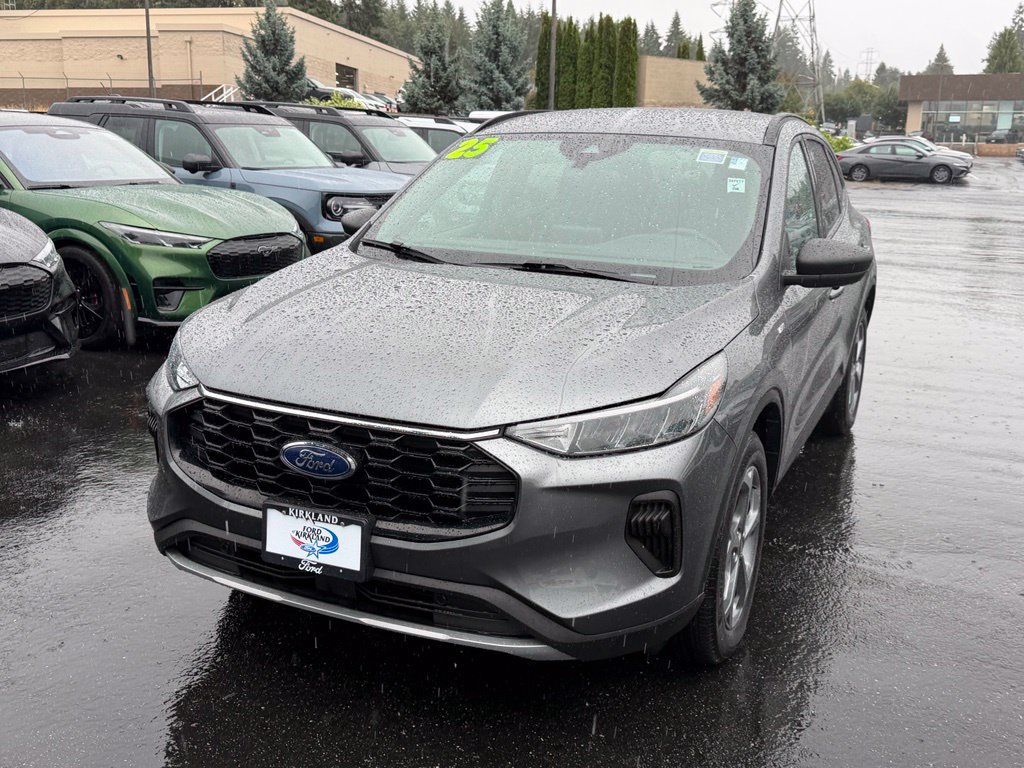 Certified 2025 Ford Escape ST-Line AWD/4WD image 4