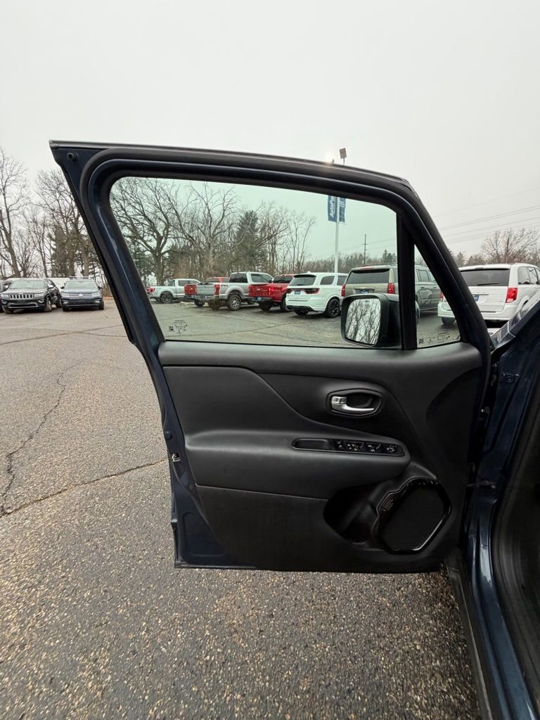 Used 2022 Jeep Renegade Altitude w/ Convenience Group AWD/4WD image 10