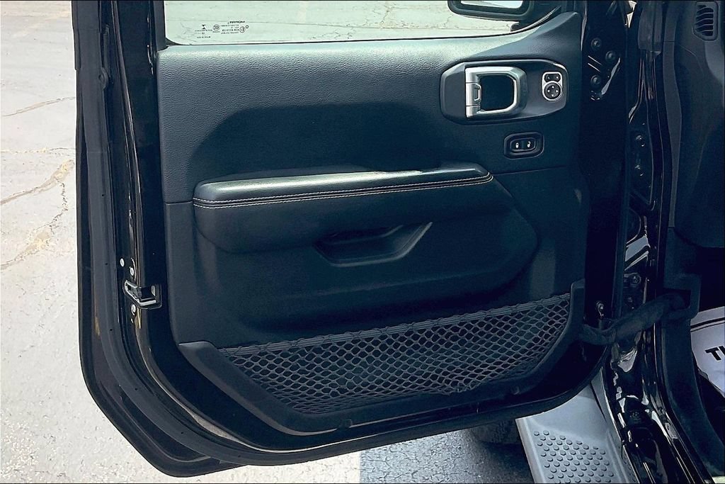 Used 2018 Jeep Wrangler Unlimited Sahara AWD/4WD image 21