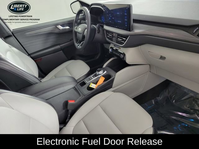 Certified 2024 Ford Escape Platinum w/ Class II Trailer Tow Package image 19